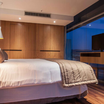 Hotel H